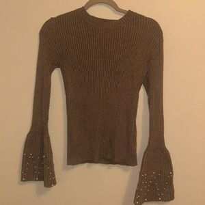 Pearl sleeves knit sweater